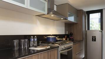 Réfrigérateur, micro-ondes, four, cafetière/bouilloire