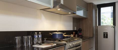 ثلاجة، ميكروويف، فرن، ماكينة لصنع القهوة/الشاي