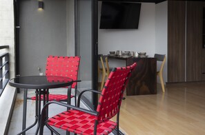 Outdoor dining - El Doce Double Suite With Kitchen by Homi Rent (Santiago de Querétaro)