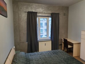 2 Schlafzimmer, Schreibtisch, schallisolierte Zimmer