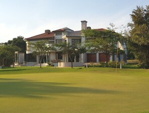 Golf - Luxury Villa on wildlife & golf estate Hartbeespoort South Africa (Bushveld View Estate)