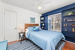 3 bedrooms, desk, iron/ironing board, travel cot