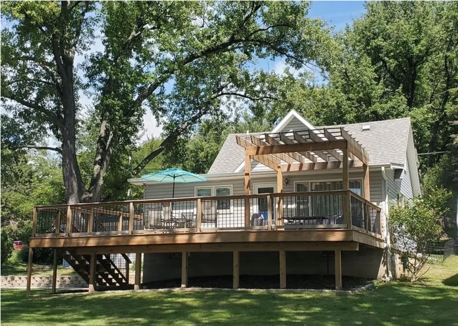 LAKE LIFE! AMAZING HOME FOR A GETAWAY! BOOK 3 NIGHTS GET 4TH FREE! 