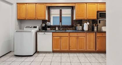 Tufts 3-Bed, 2-Office Home with Laundry