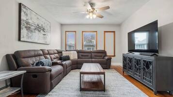 Smart TV, computer monitors