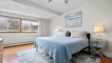 3 bedrooms, desk, iron/ironing board, travel crib