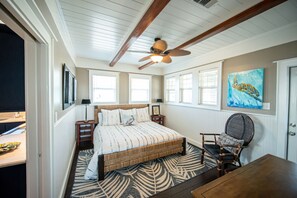 4 bedrooms, desk, free WiFi, bed sheets - Beautiful Historical Beach House with Gorgeous Views (Crystal Beach)