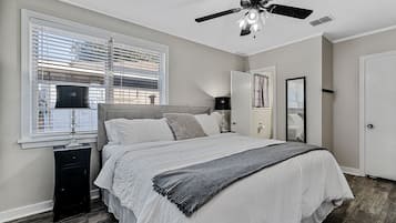 4 bedrooms, desk, iron/ironing board, travel crib