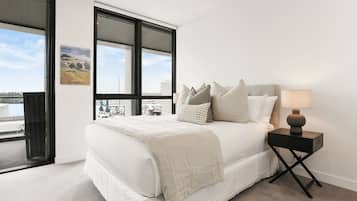 Deluxe Apartment, 2 Bedrooms | 2 bedrooms, individually decorated, individually furnished