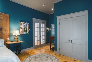 1 bedroom, in-room safe, desk, iron/ironing board