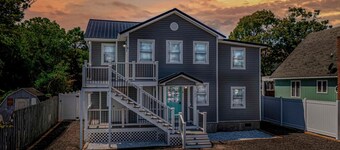 Immaculate Home With Putting Green and Private Pool! Pet Friendly 6 Bedroom- 4 Bath Duplex A&B