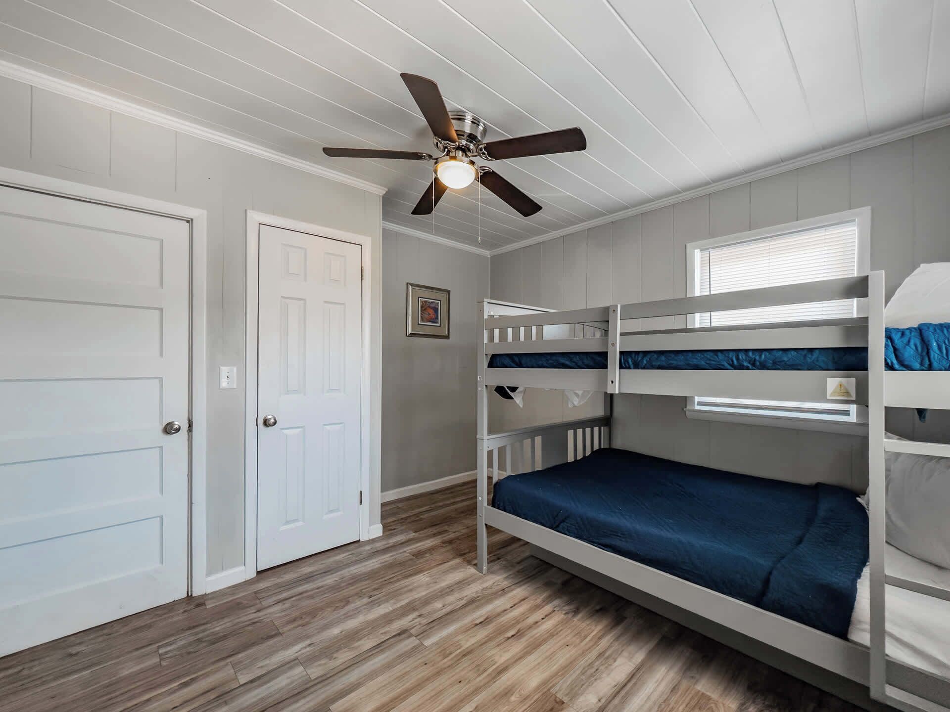 6 bedrooms, WiFi (free), bed sheets
