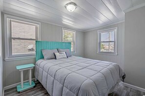 6 bedrooms, free WiFi, bed sheets - Duplex 705 18th Ave S (North Myrtle Beach)