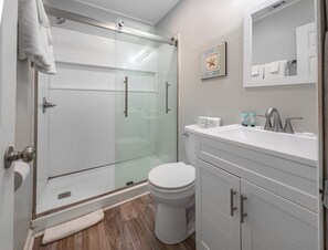 Shower, hair dryer, towels, soap - Immaculate Upper Level Apartment With Putting Green and Pool! Pet Friendly 3 Bedroom - 2 Bath Unit B (North Myrtle Beach)