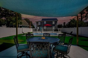 Outdoor dining - Immaculate Upper Level Apartment With Putting Green and Pool! Pet Friendly 3 Bedroom - 2 Bath Unit B (North Myrtle Beach)