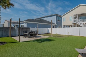 Outdoor dining - Immaculate Upper Level Apartment With Putting Green and Pool! Pet Friendly 3 Bedroom - 2 Bath Unit B (North Myrtle Beach)