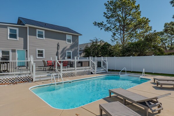 Unclassified image, 1 of 29, button