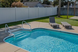 Unclassified image, 4 of 29, button