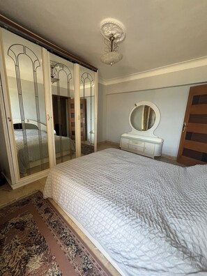 3 bedrooms, free WiFi, bed sheets - Apartment with Stunning Mediterranean Seaside View (Alexandria Governorate)