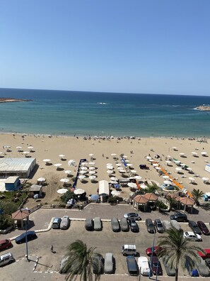 On the beach - Apartment with Stunning Mediterranean Seaside View (Alexandria Governorate)