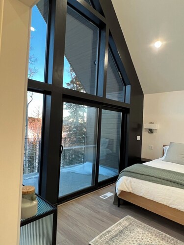 Modern Scandinavian cabin steps from the slopes.  Ski- in-Ski- out with Jacuzzi