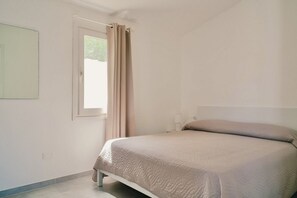 2 habitaciones, tabla de planchar con plancha, wifi y ropa de cama