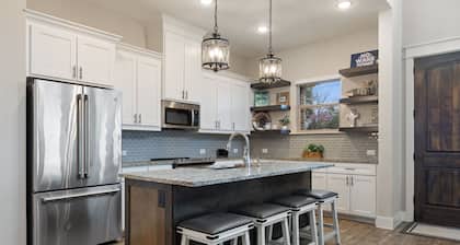 Miller's Cove on Lake Texoma! Luxury Lakeview Home built in 2017!