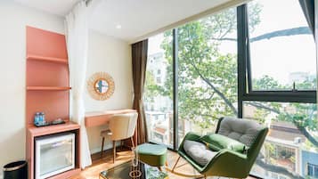 Pillowtop beds, minibar, in-room safe, blackout drapes