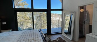 Modern Scandinavian cabin steps away from slopes.  Ski-in-Ski-out with Jacuzzi!