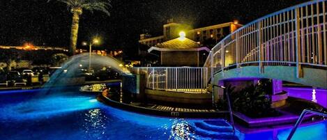 Alberca al aire libre y alberca climatizada