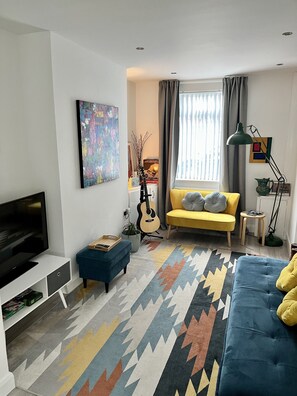 TV, stereo - Stay K Belfast - 5mins from City Centre (Belfast)