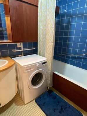 Een douche, handdoeken