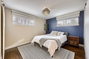 4 bedrooms, desk, iron/ironing board, travel cot - Designed for Families - 4bd 3ba home in Arvada (Arvada)