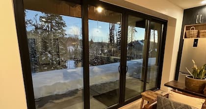 Ski-in-Ski-out Modern Scandinavian Cabin built in 2022 with Jacuzzi