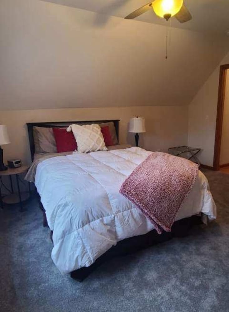 4 Bedroom Home w/Entertainment Space Manitowoc Vrbo