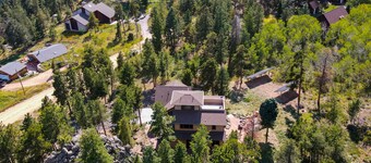 Beautiful Rocky Mountain Retreat Above Boulder with Privacy & Views