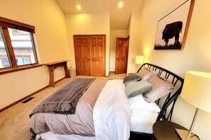 3 bedrooms, iron/ironing board, travel crib, free WiFi