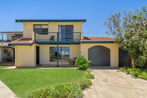 Exterior - Gorgeous Beach and Ocean Views - Located right on the Beach (Moana)