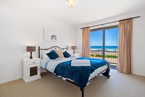 3 bedrooms, WiFi, bed sheets - Gorgeous Beach and Ocean Views - Located right on the Beach (Moana)