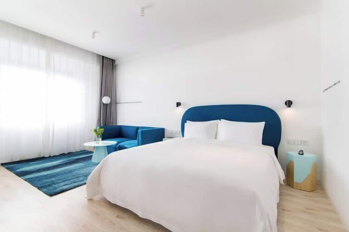 1 bedroom, down duvets, in-room safe, desk
