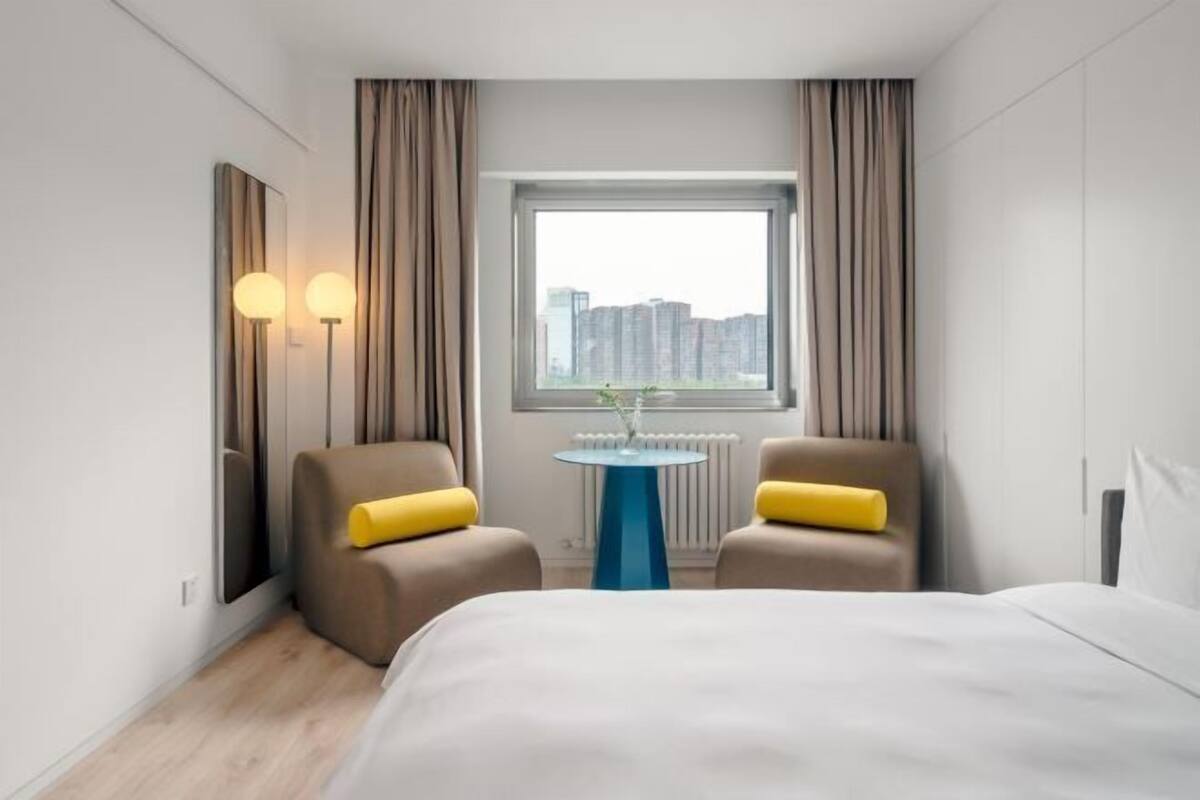 1 bedroom, down duvets, in-room safe, desk
