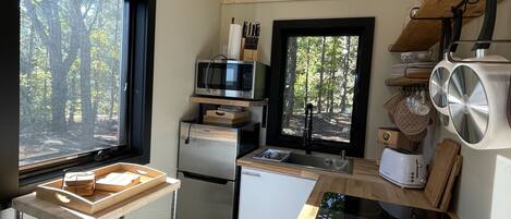 Refrigerador, microondas, horno, placa de cocina