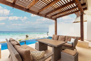 Outdoor dining - Casa Javi- Ocean Front Located Mid Isla Mujeres (Isla Mujeres)