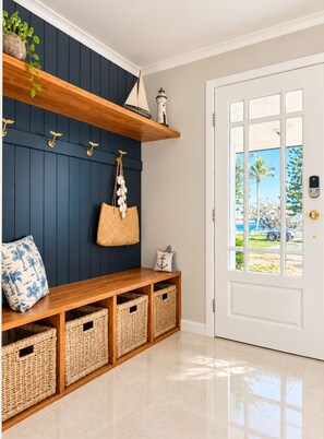 Interior - Lovely Waterfront Beach House, Pet-Friendly (Buddina)