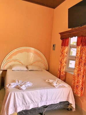 Basic Room | Free WiFi - Evenezer el paredon (Sipacate)