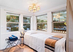 5 bedrooms, iron/ironing board, free WiFi, bed sheets - Spacious, Luxury, Picturesque "Mountain High Manor"- Ski Resort Town! (Wrightwood)