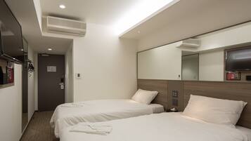 Standard Twin Room | In-room safe, iron/ironing board, bed sheets