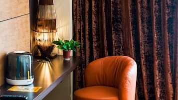 Quarto duplo (Tangerine Twin) | Frigobar, cofres nos quartos, escrivaninha, cortinas blackout