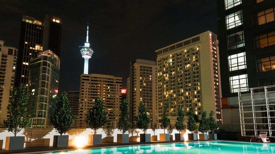 สตารัส โฮเทล บูกิต บินตัง (เดิมชื่อ สเตย์ วิท บินตัง)