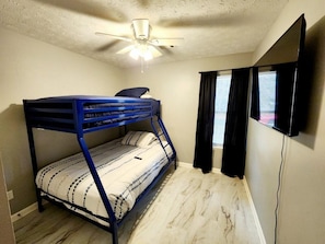 3 Schlafzimmer, Schreibtisch, Bügeleisen/Bügelbrett, kostenloses WLAN